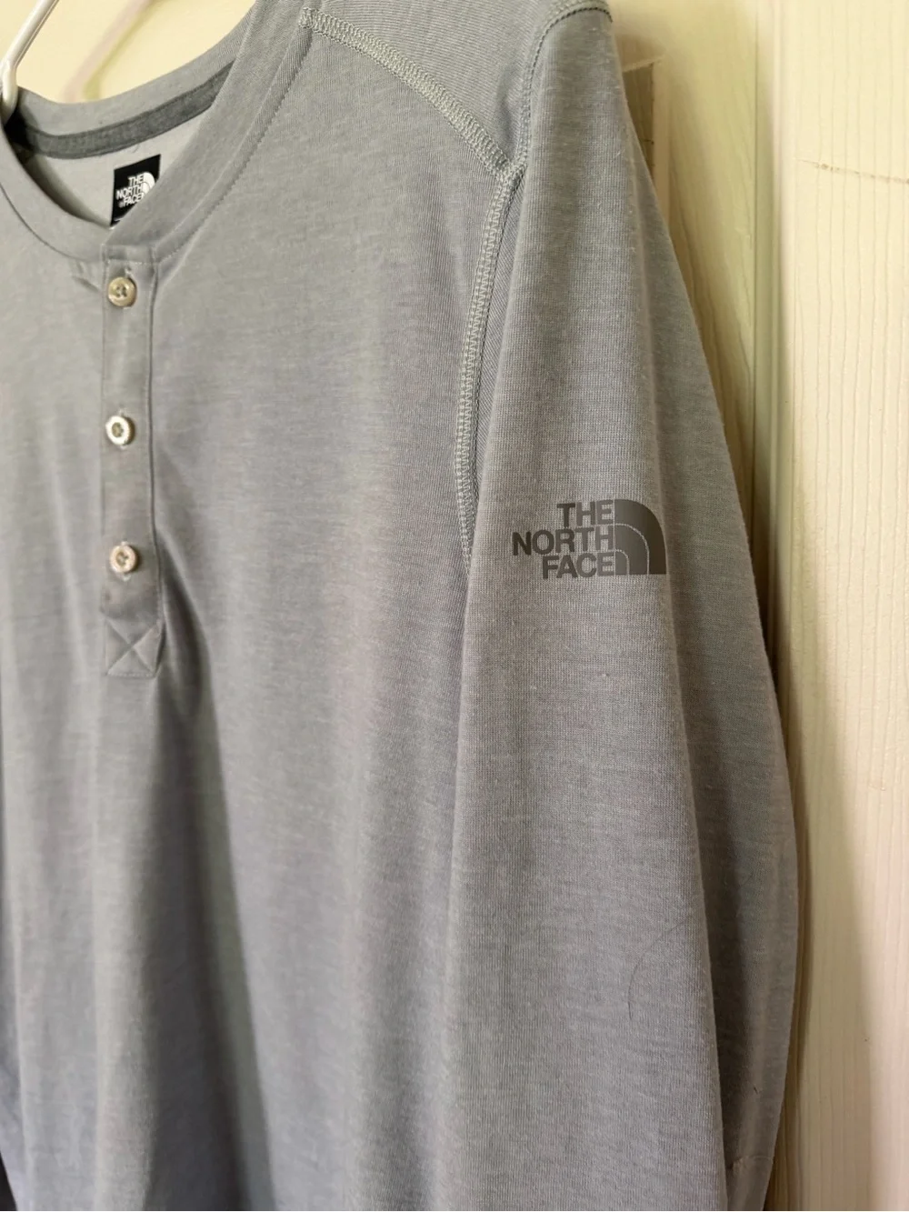 The North Face Men's Light Gray Long-Sleeve Henley